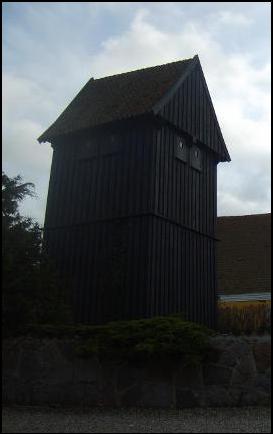 Klokketårnet ved Birket Kirke. Foto: Per H. Knudsen